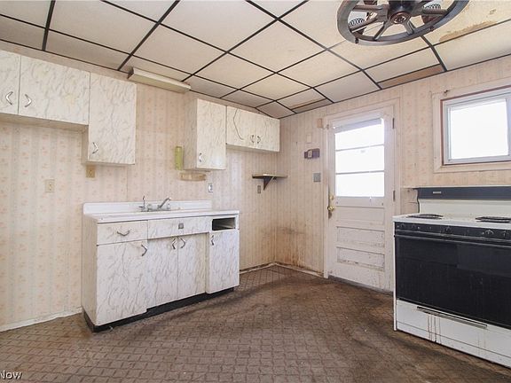 5th image of 17638 Laurel Ave
