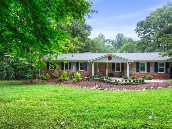 633 W Springwood Dr, Seneca, SC 29672