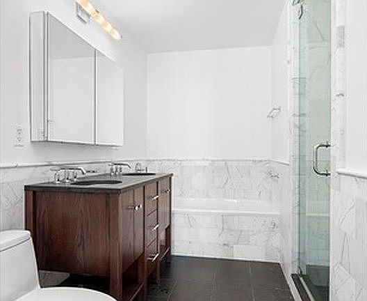 4th image of 454 W 54th St APT 4G