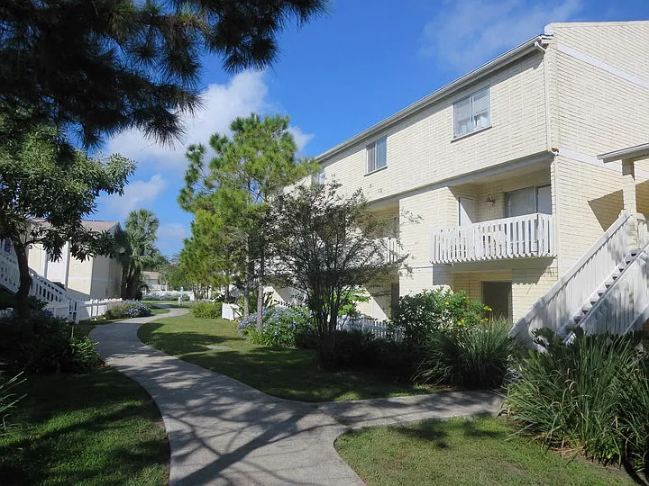 Palmera Pointe Condos
