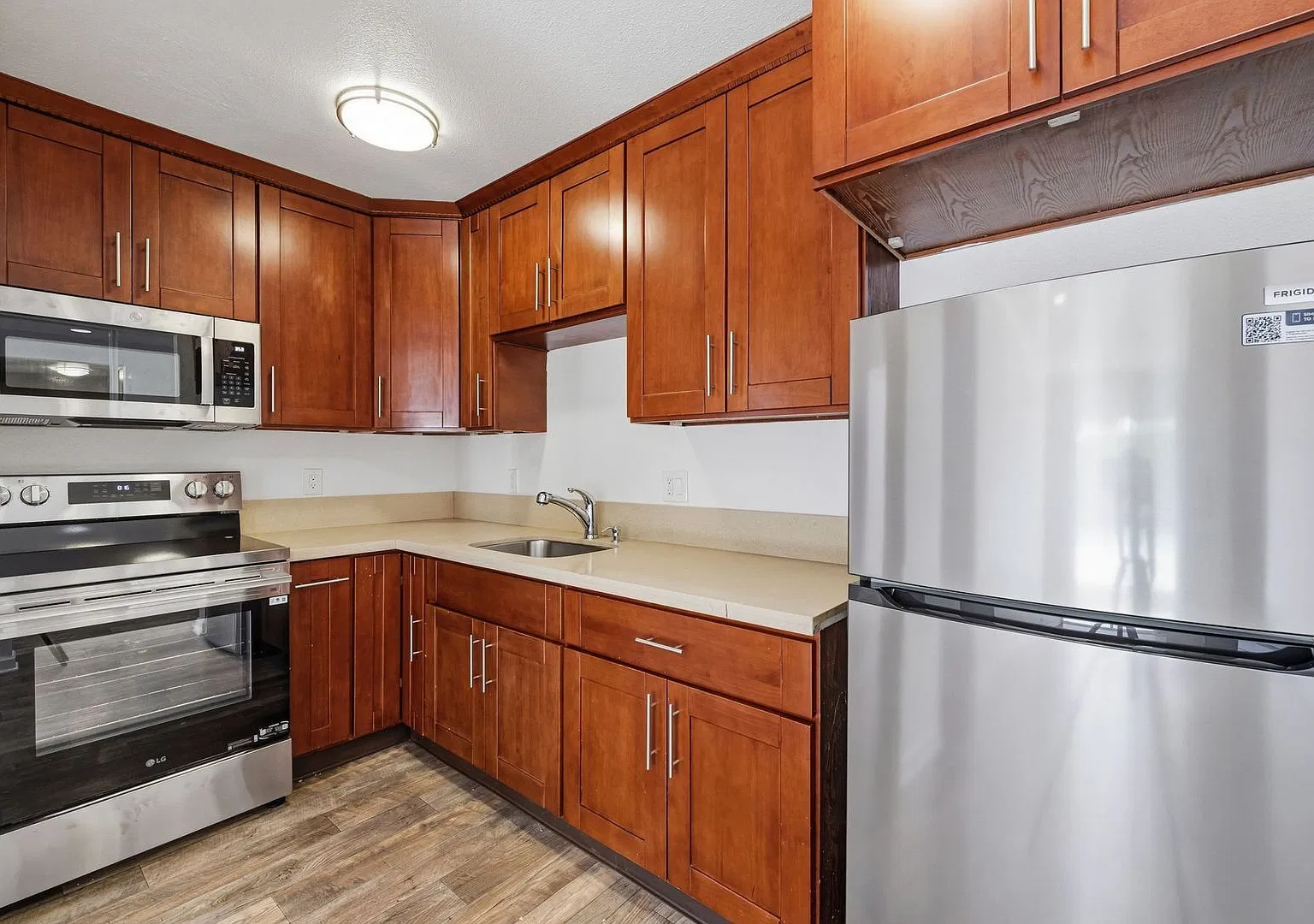 532 Bancroft Avenue — Photo 2