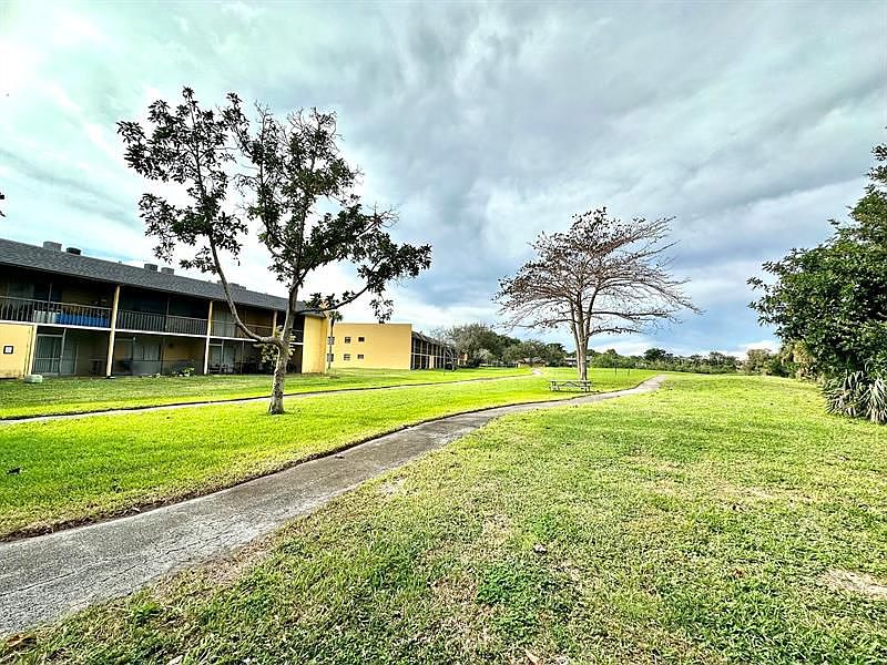 1st image of 1405 Meadows Cir W