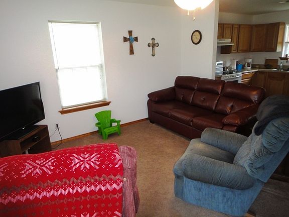 3rd image of 517 E 5th St