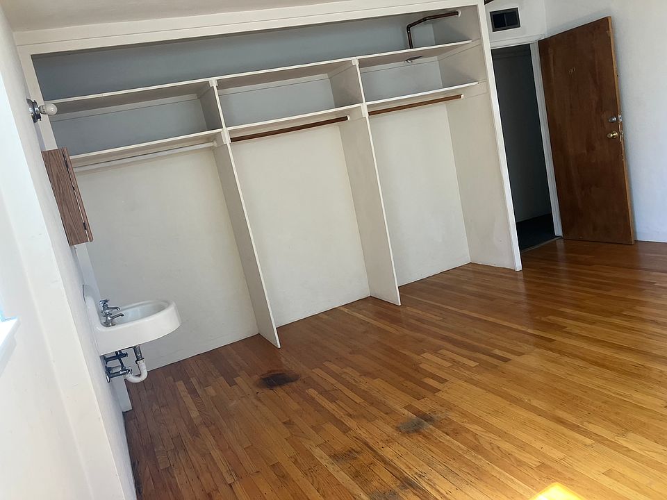 2nd image of 2531 Benvenue Ave #21