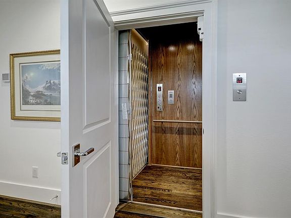 4th image of 2331 Richton St