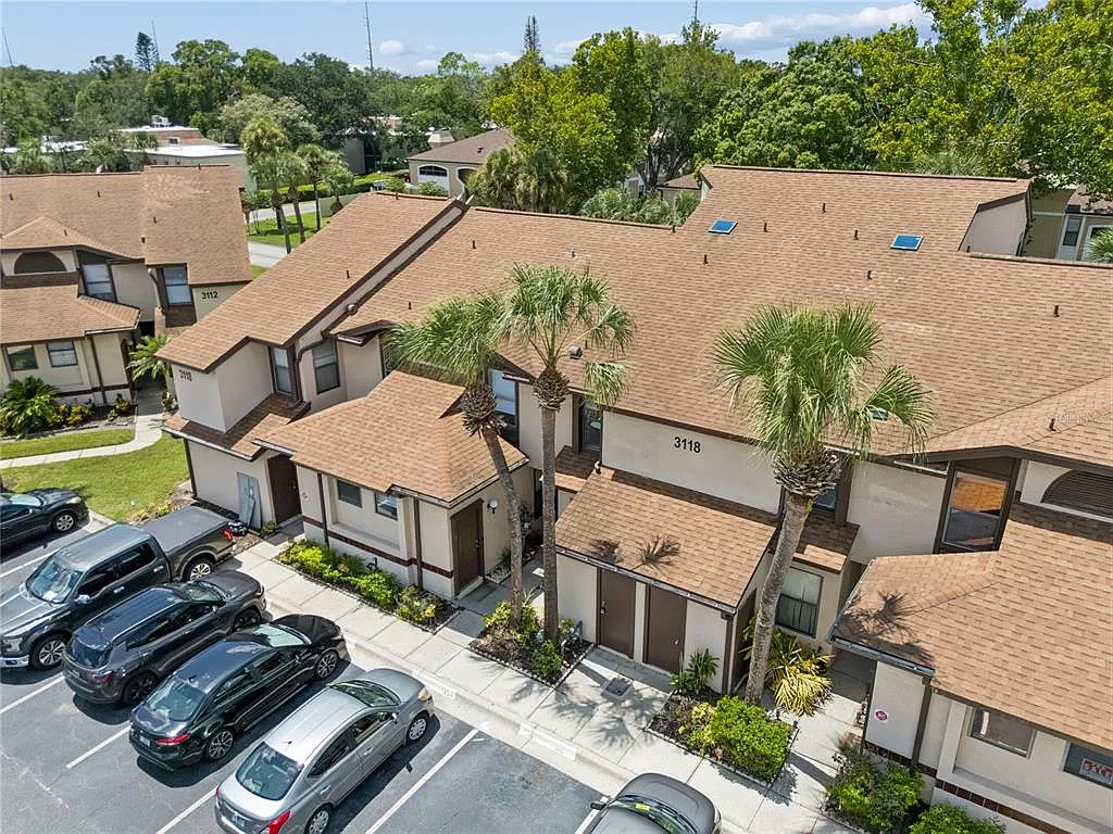 3 bed, 3.0 bath, 1185 sqft, $2,200 — Photo 3