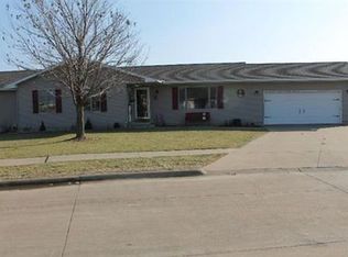 417 Riverking Rd, Clinton, IA 52732