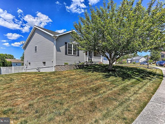 3rd image of 331 Matthew Dr