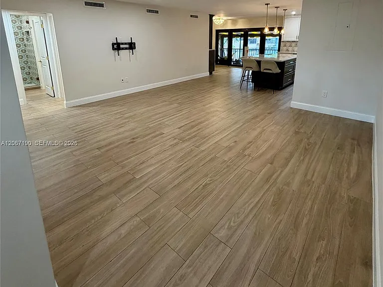 16022 Kilmarnock Dr #16022 — Photo 4