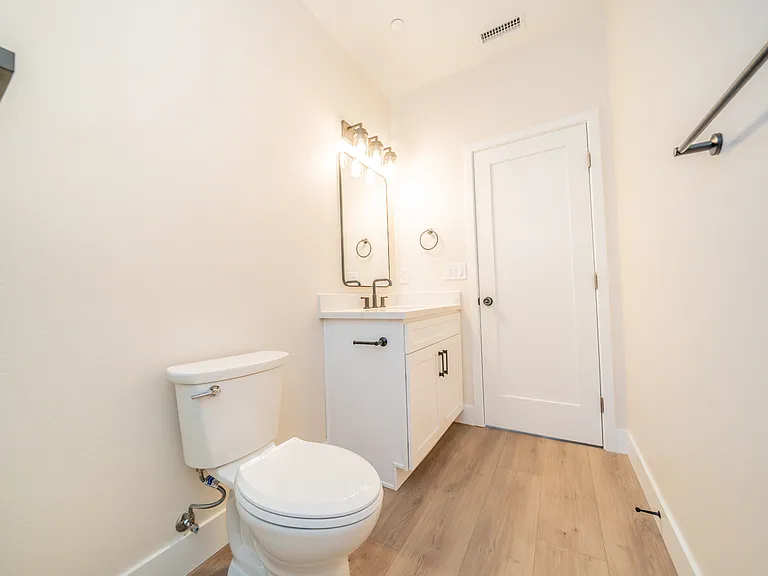11186 Vernon Ave #B — Photo 11