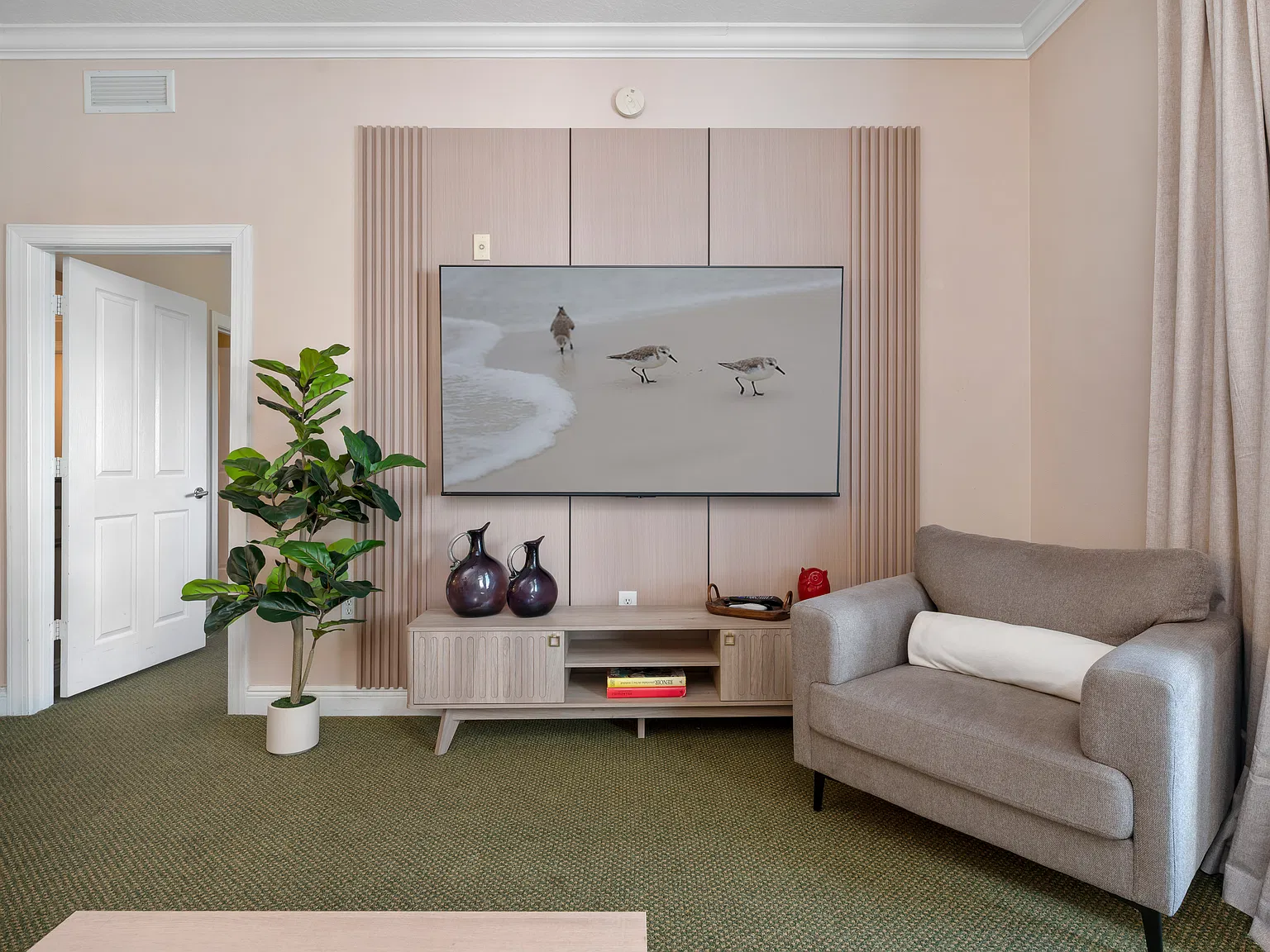 3 bed, 1344 sqft, $2,200 — Photo 3