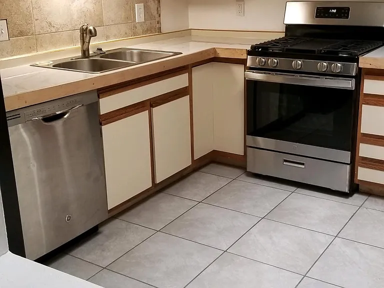 835 Country Club Dr SE #2A — Photo 5