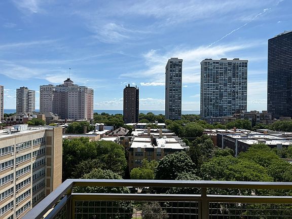 5th image of 1122 W Catalpa Ave APT 902