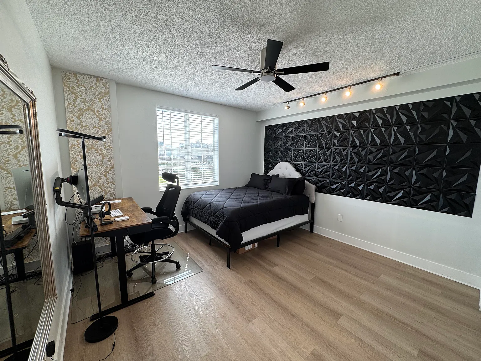 1 bed, 1.0 bath, 696 sqft, $2,500 — Photo 4