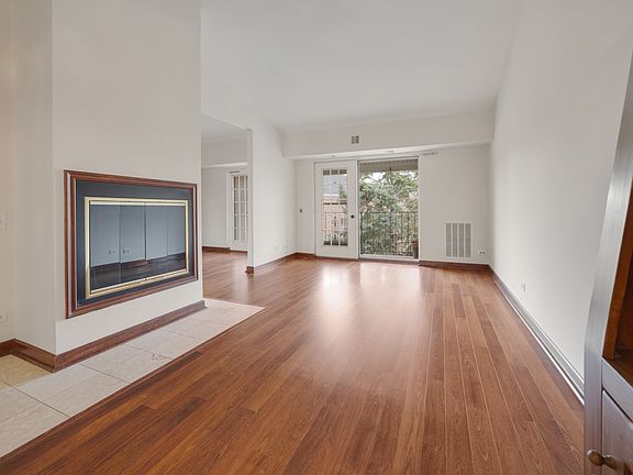 3rd image of 540 Biesterfield Rd APT 305