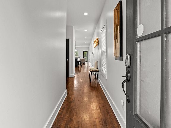 3rd image of 1915B Delta Ave