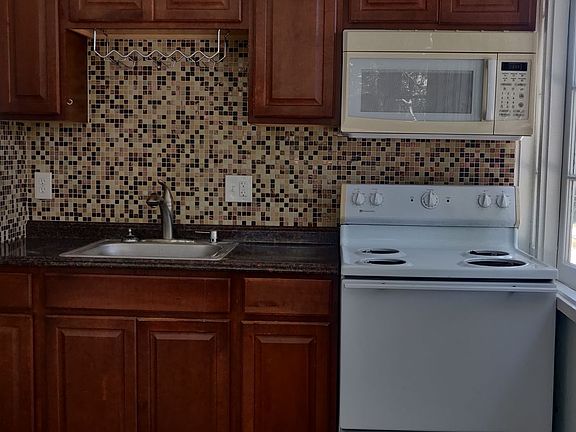4th image of 613 & 615 Seaman Pl Unit 2