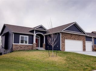 1910 NW Applewood St, Ankeny, IA 50023