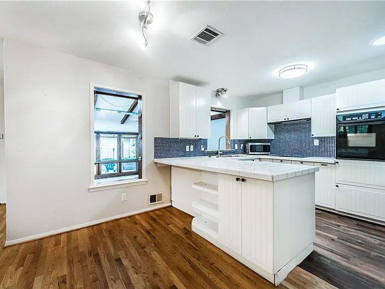 7521 Brentcove Cir — Photo 13