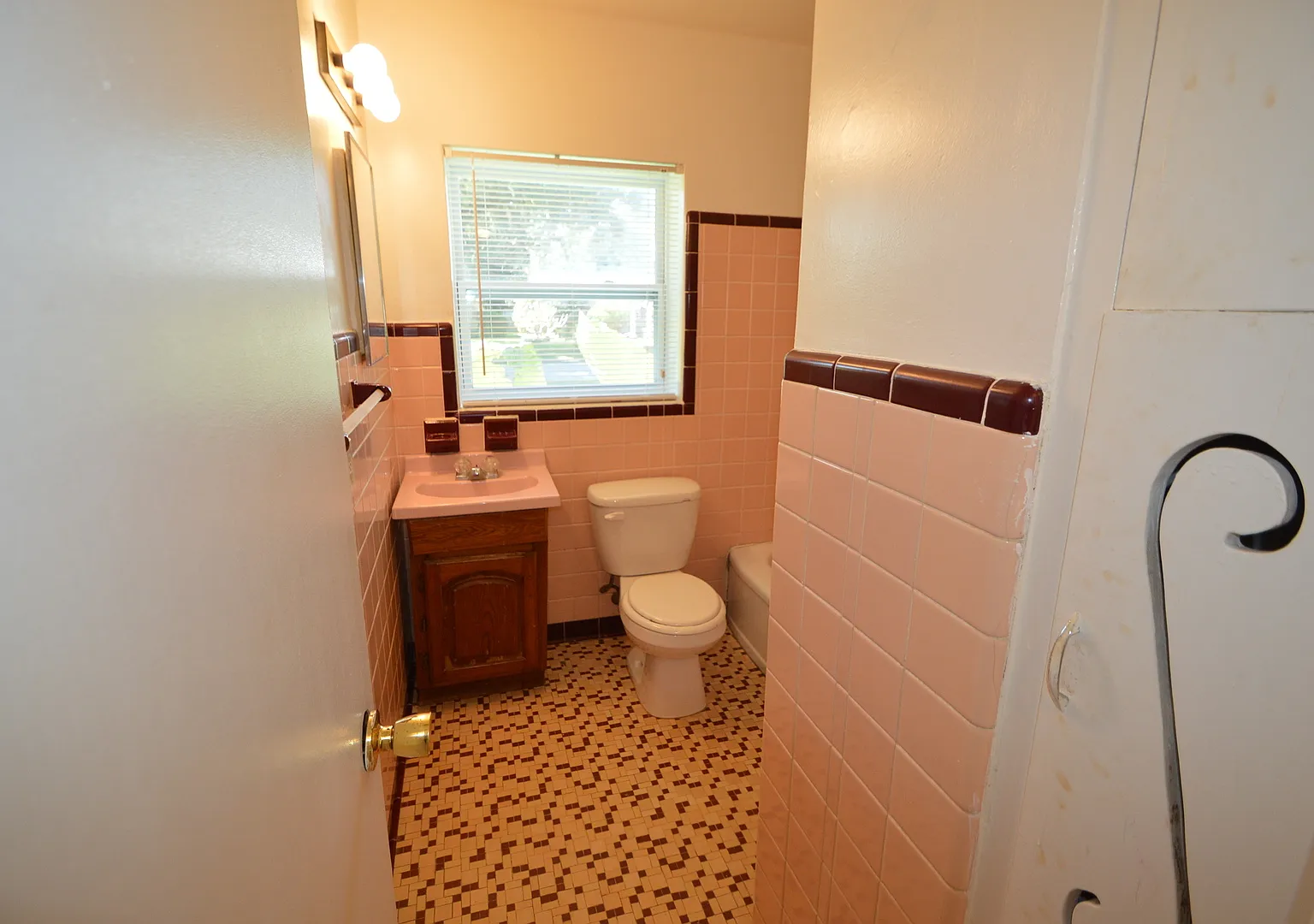 Downtown Orlando - Cute Bungalow Style Home Available Now! — Photo 4