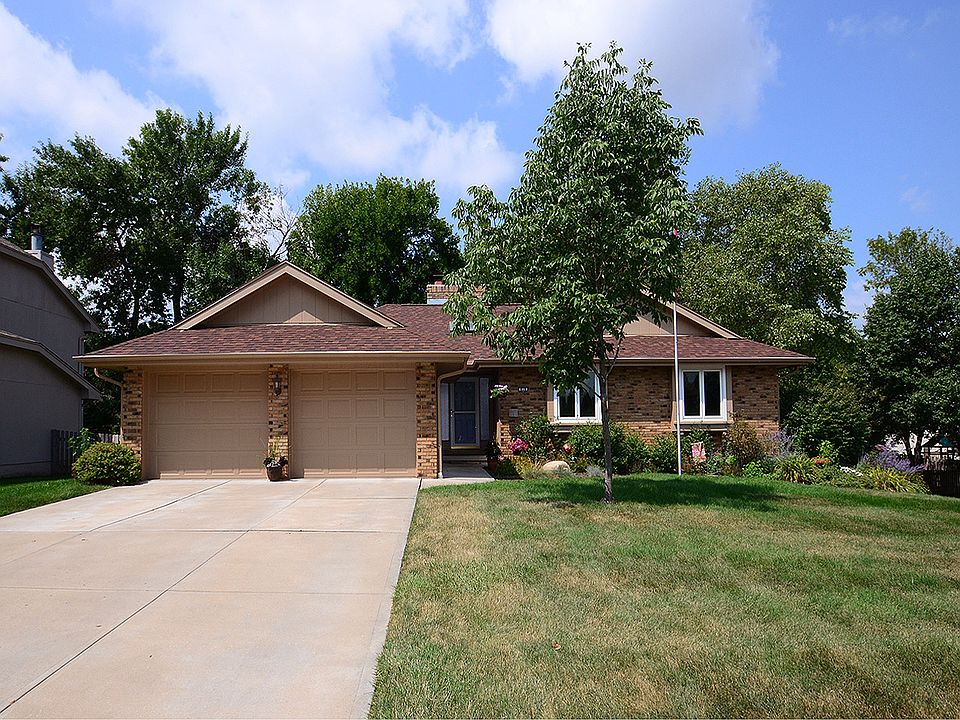 1st image of 818 N 149th Ave
