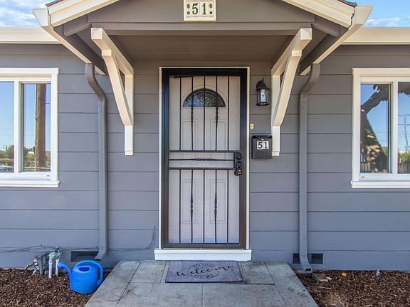 5th image of 51 Laurel St