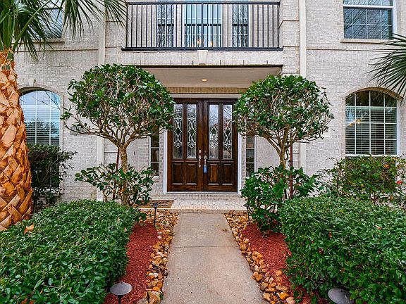 3rd image of 101 Palm Blvd