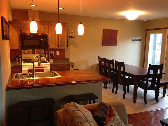 Kitchen & Dining