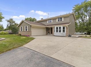 15260 Hackberry Ln, Brookfield, WI 53005