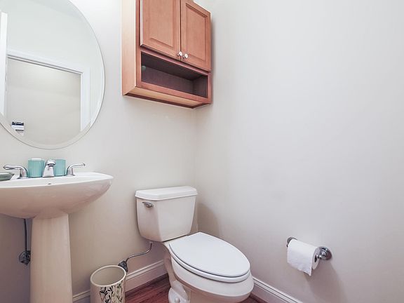 5th image of 44848 Broadmoor Cir S #101