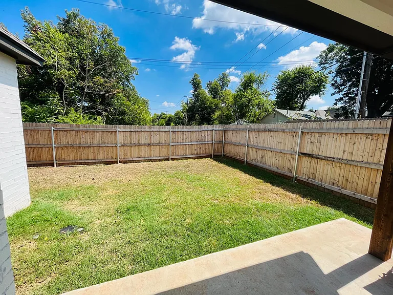 4108 N Indiana Ave — Photo 42