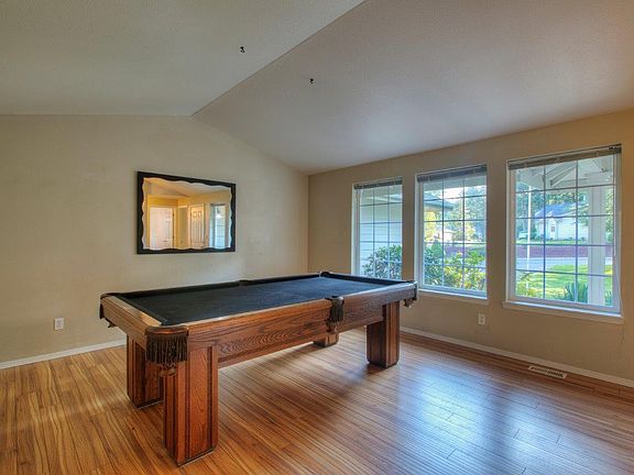 Living Room~Vaulted ceiling.