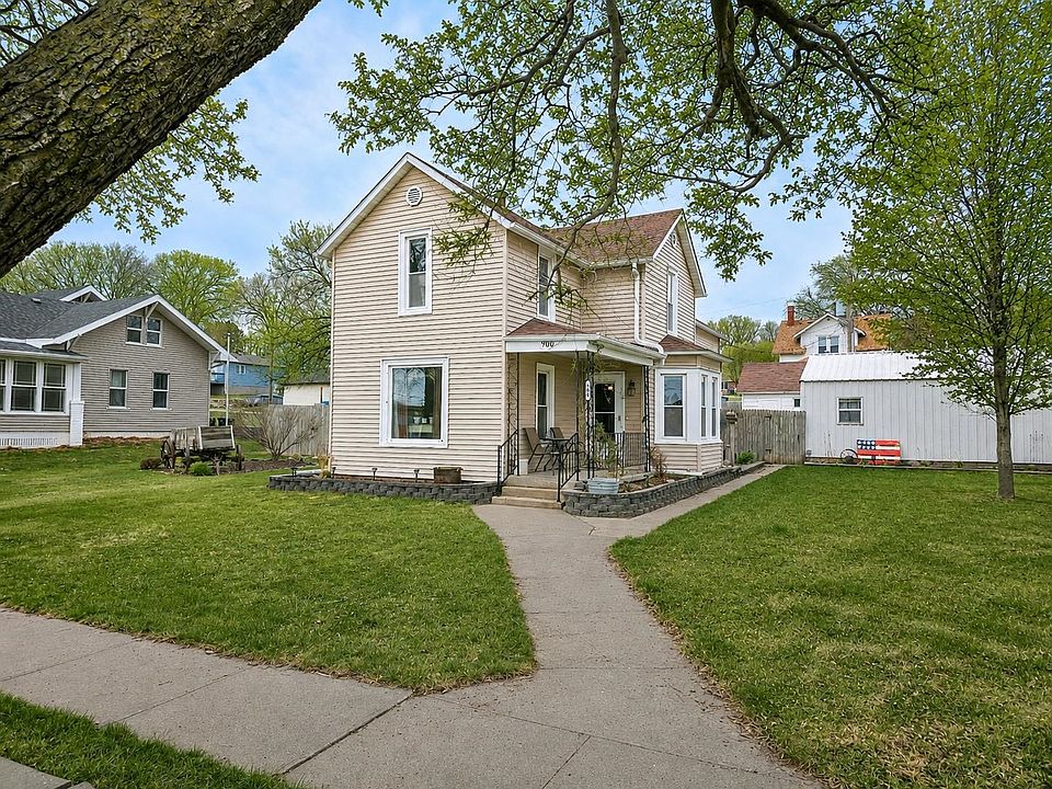 1st image of 900 Jackpine St