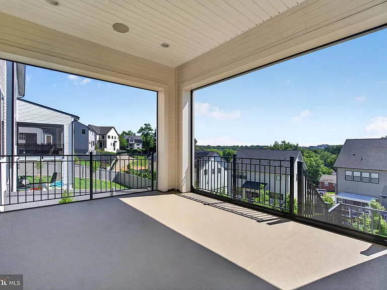 861 N Manchester St — Photo 30