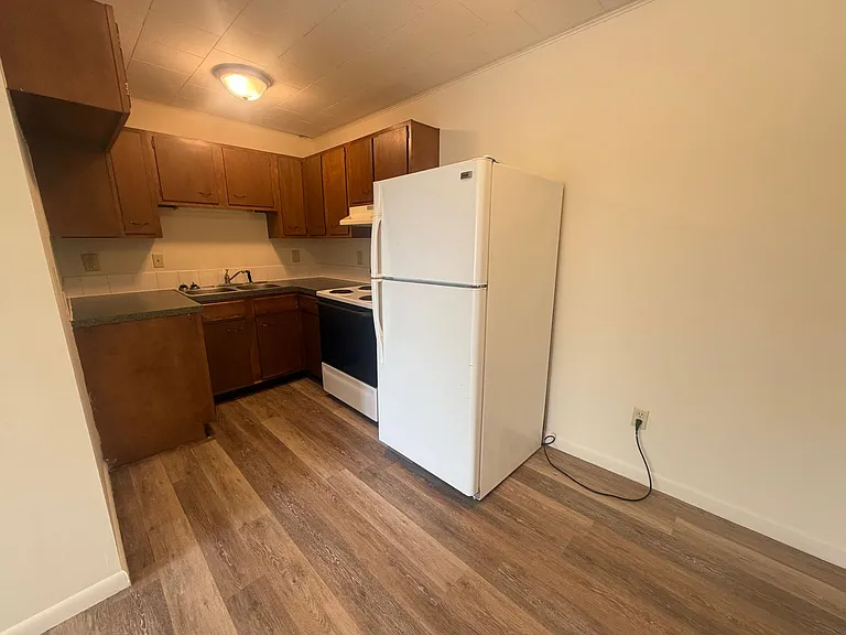 200 Commercial St — Photo 3