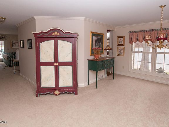 5th image of 1311 E Crooked Lake Dr