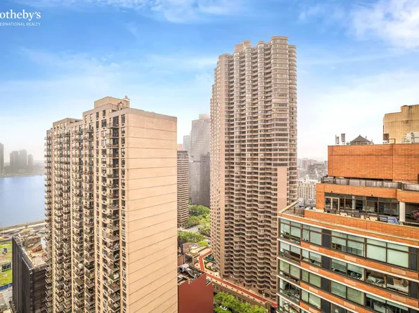 300 East 40th Street image 5 of 16