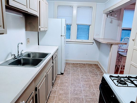 5th image of 1374 Maryland Ave #2S