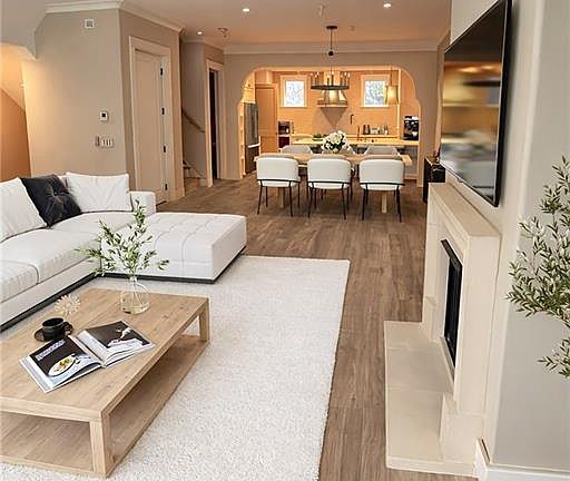 3rd image of 3513 Kingsboro Rd