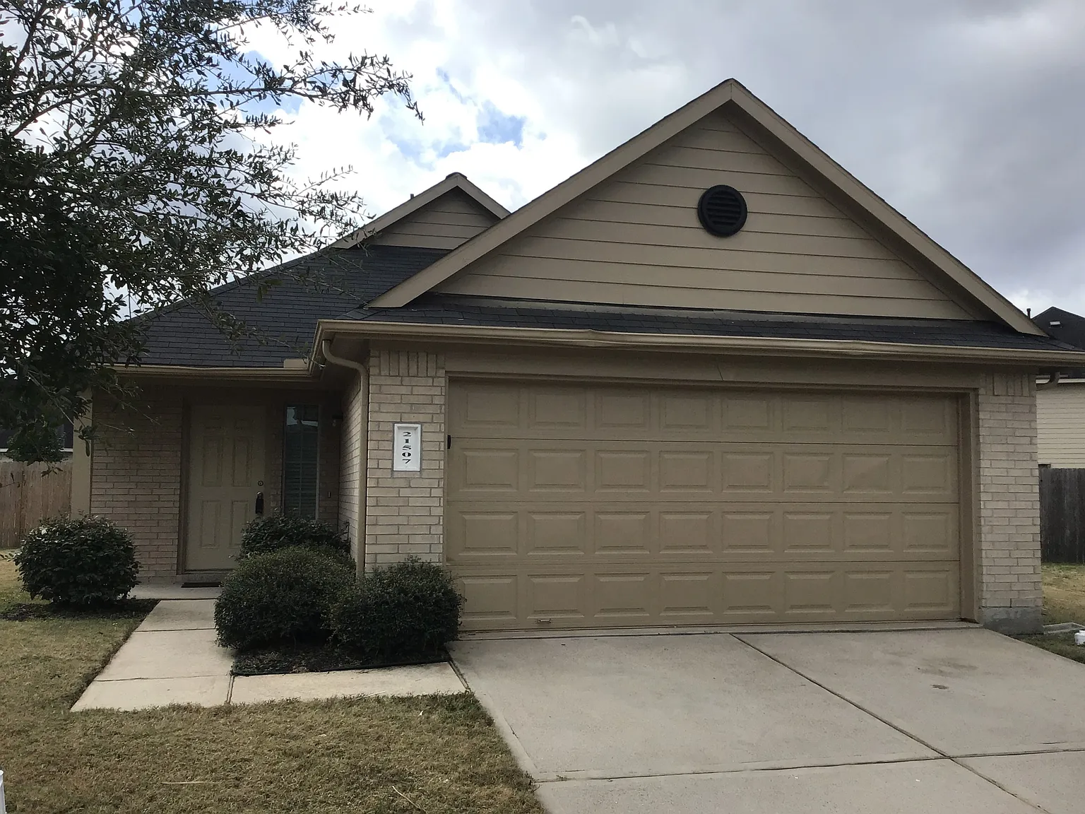3 bed, 2.0 bath, 1192 sqft, $1,695 — Photo 1