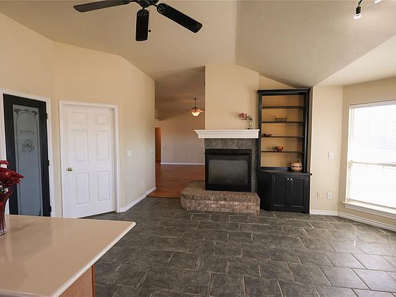 4th image of 1300 Camelot Ct