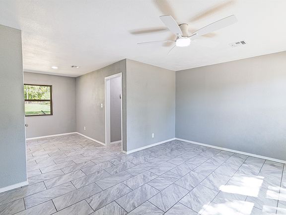 4th image of 330 Mayfair Way