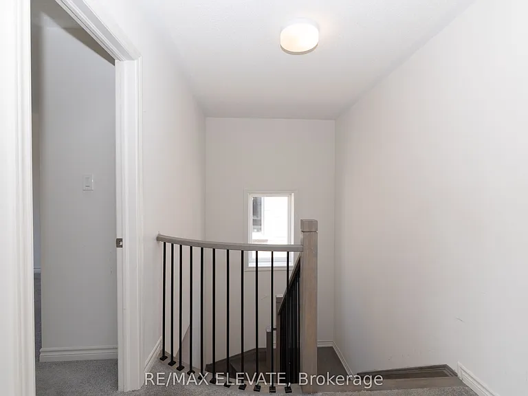 484 Trevor St — Photo 17
