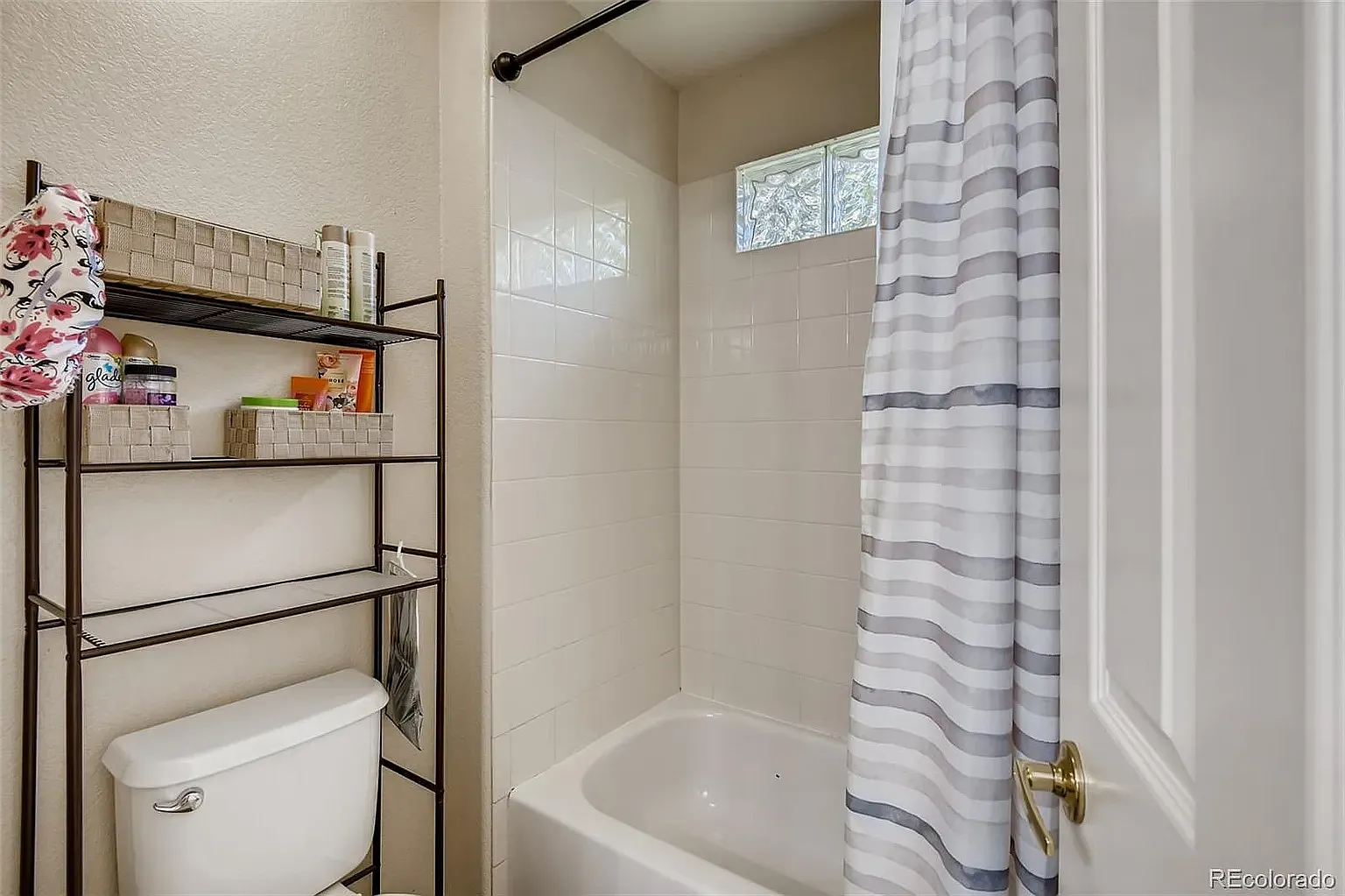 3 bed, 2302 sqft, $3,000 — Photo 3