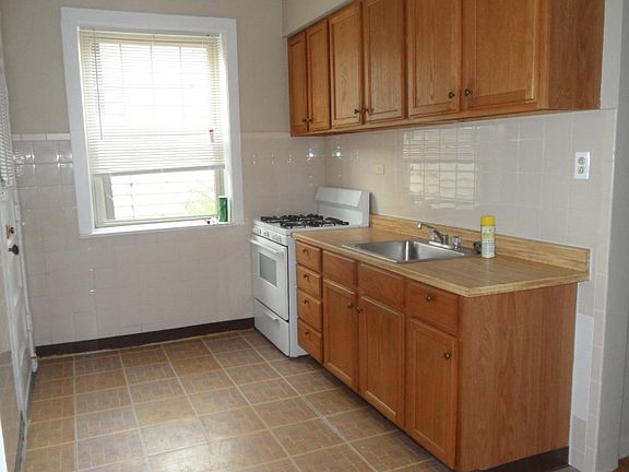 4th image of 6709 N Greenview Ave