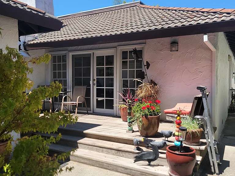 345 Las Casitas Ct — Photo 2