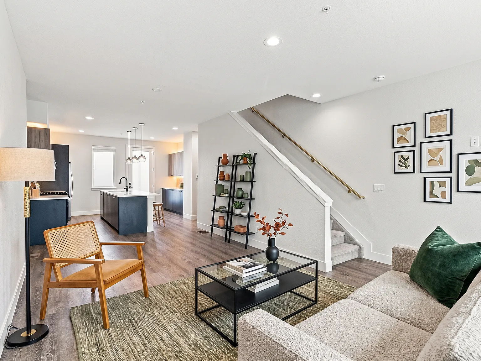 2 bed, 2.5 bath, 1461 sqft, $3,000 — Photo 2