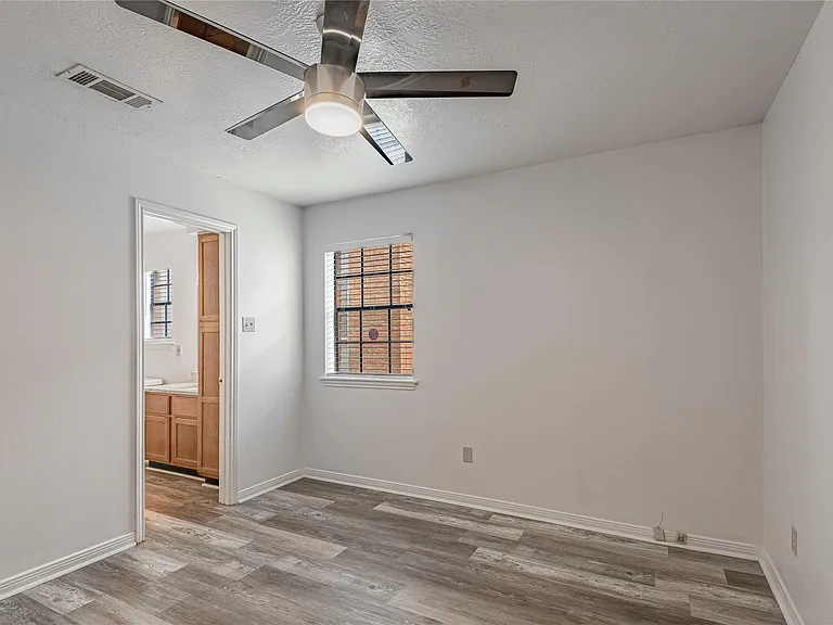 2402 Sycamore Ave #E1 — Photo 15