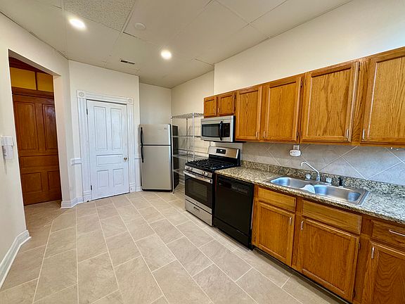 3rd image of 1103 Sidney St Floor 2