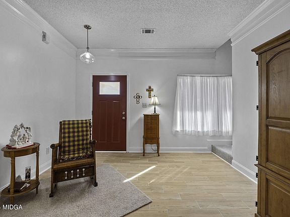 5th image of 202 Cottonwood Ct